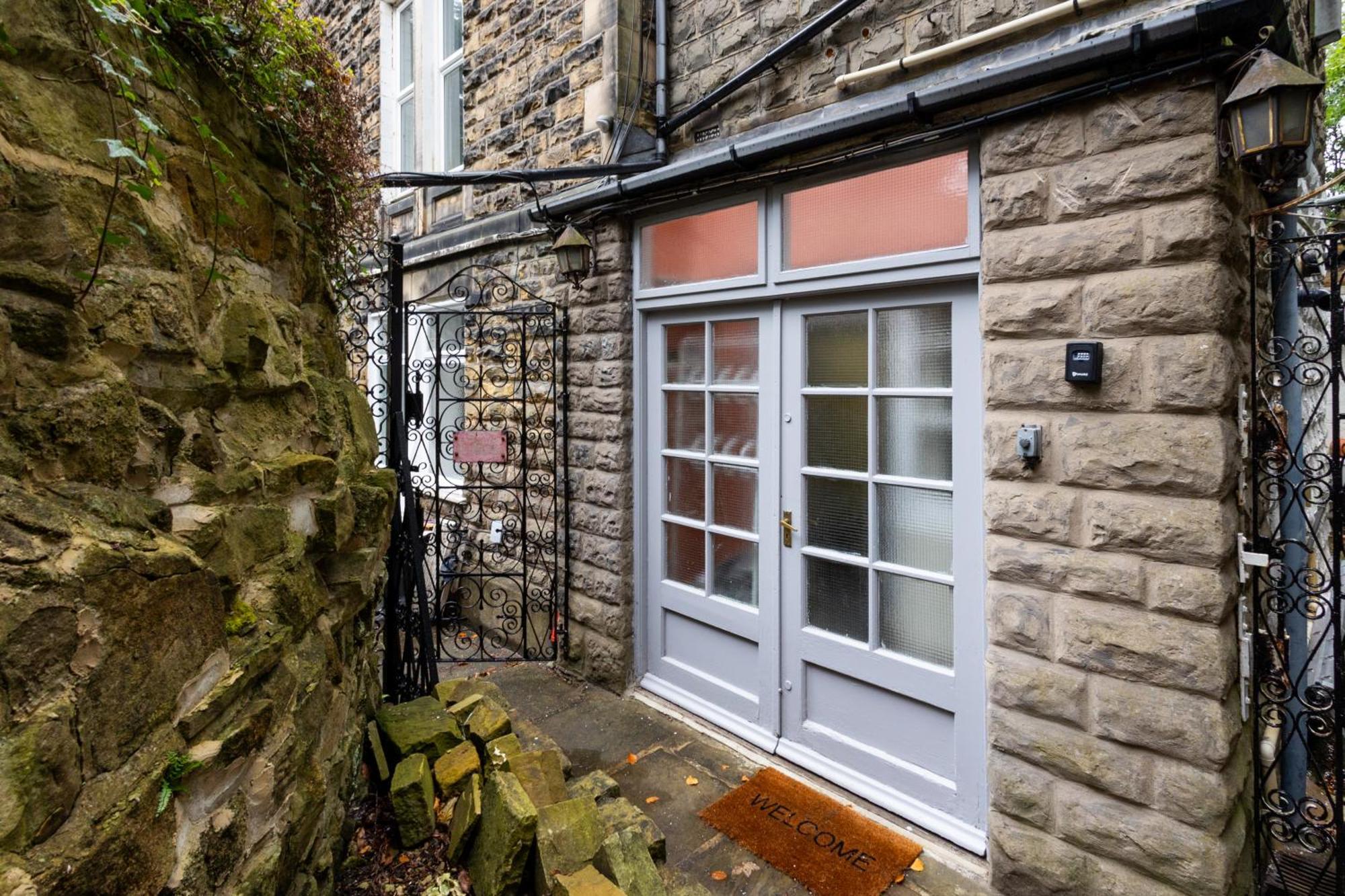Spacious 3 Bedroom Ground Floor Apartment - 10 Mins From City Centre Leeds  Eksteriør billede