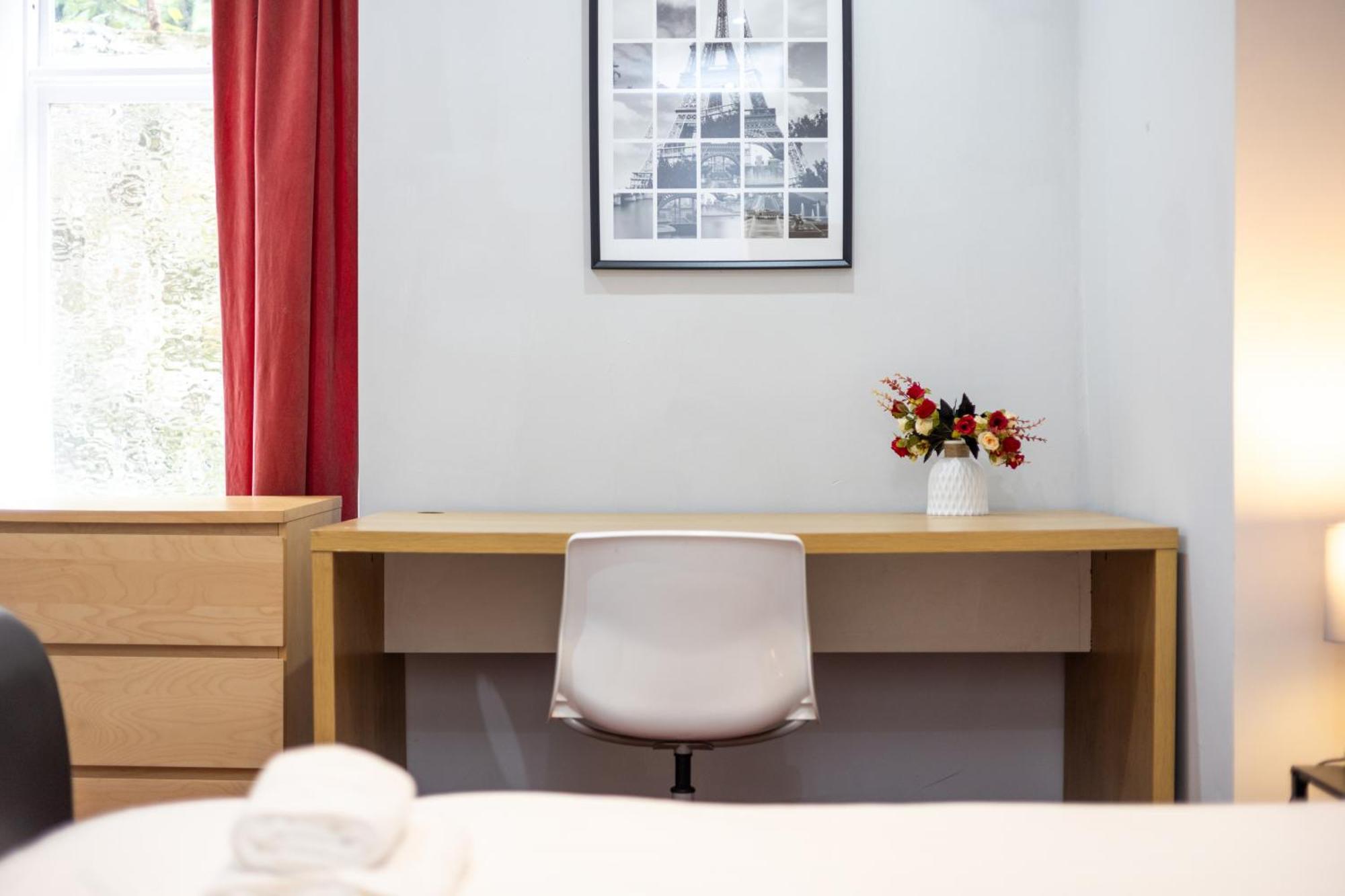 Spacious 3 Bedroom Ground Floor Apartment - 10 Mins From City Centre Leeds  Eksteriør billede