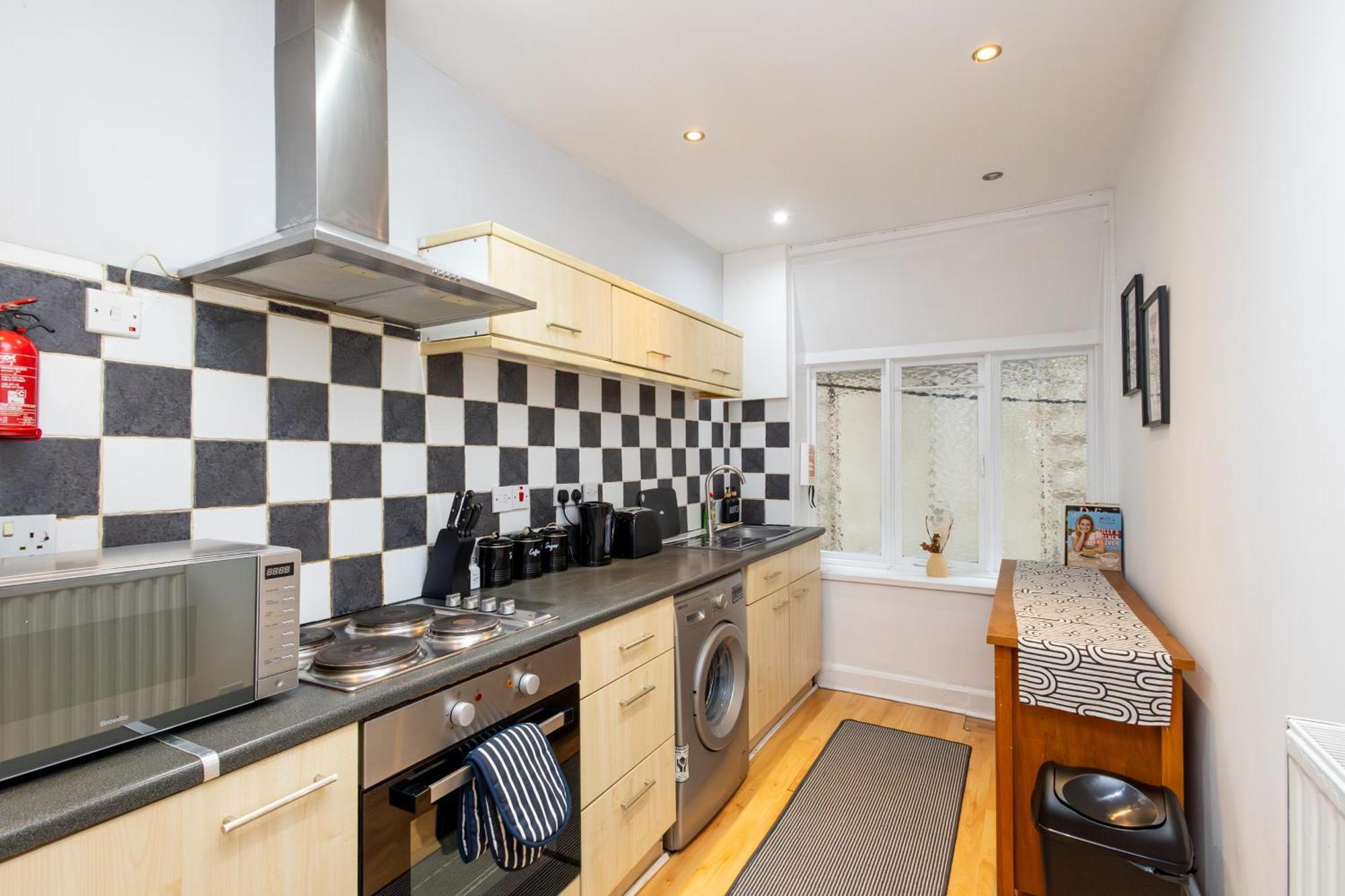 Spacious 3 Bedroom Ground Floor Apartment - 10 Mins From City Centre Leeds  Eksteriør billede