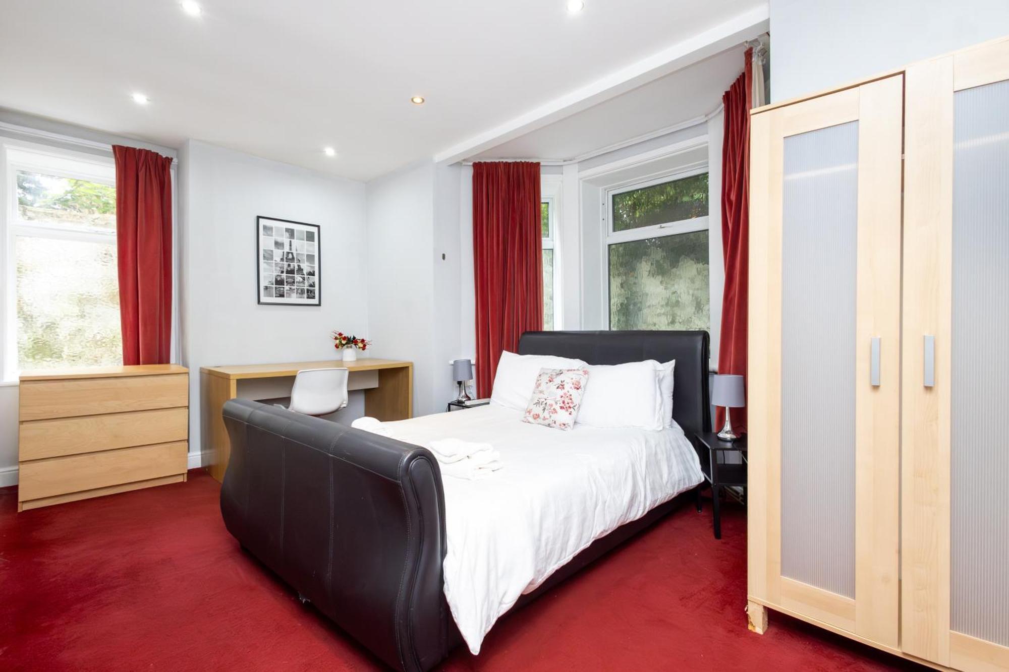 Spacious 3 Bedroom Ground Floor Apartment - 10 Mins From City Centre Leeds  Eksteriør billede