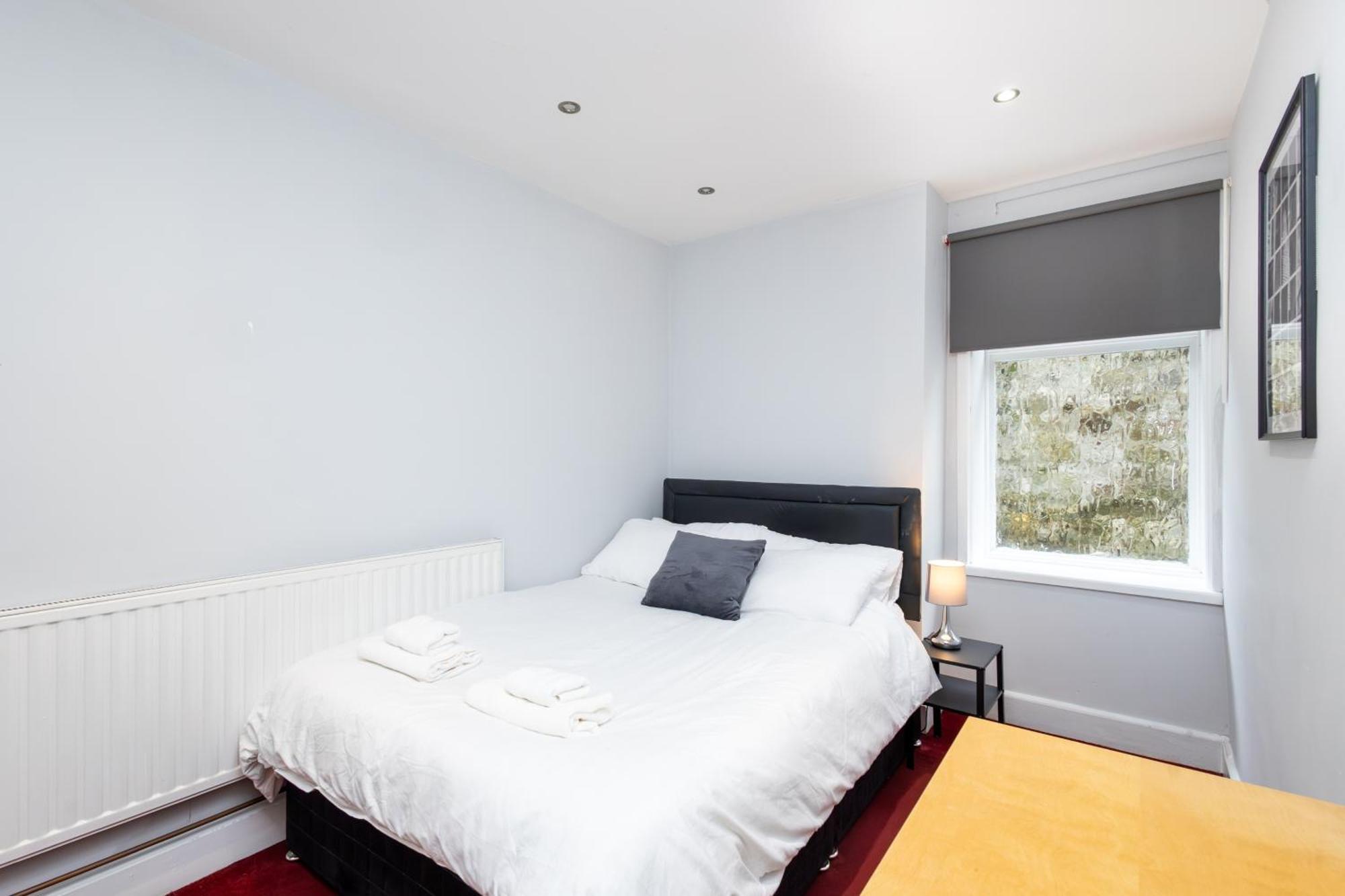 Spacious 3 Bedroom Ground Floor Apartment - 10 Mins From City Centre Leeds  Eksteriør billede