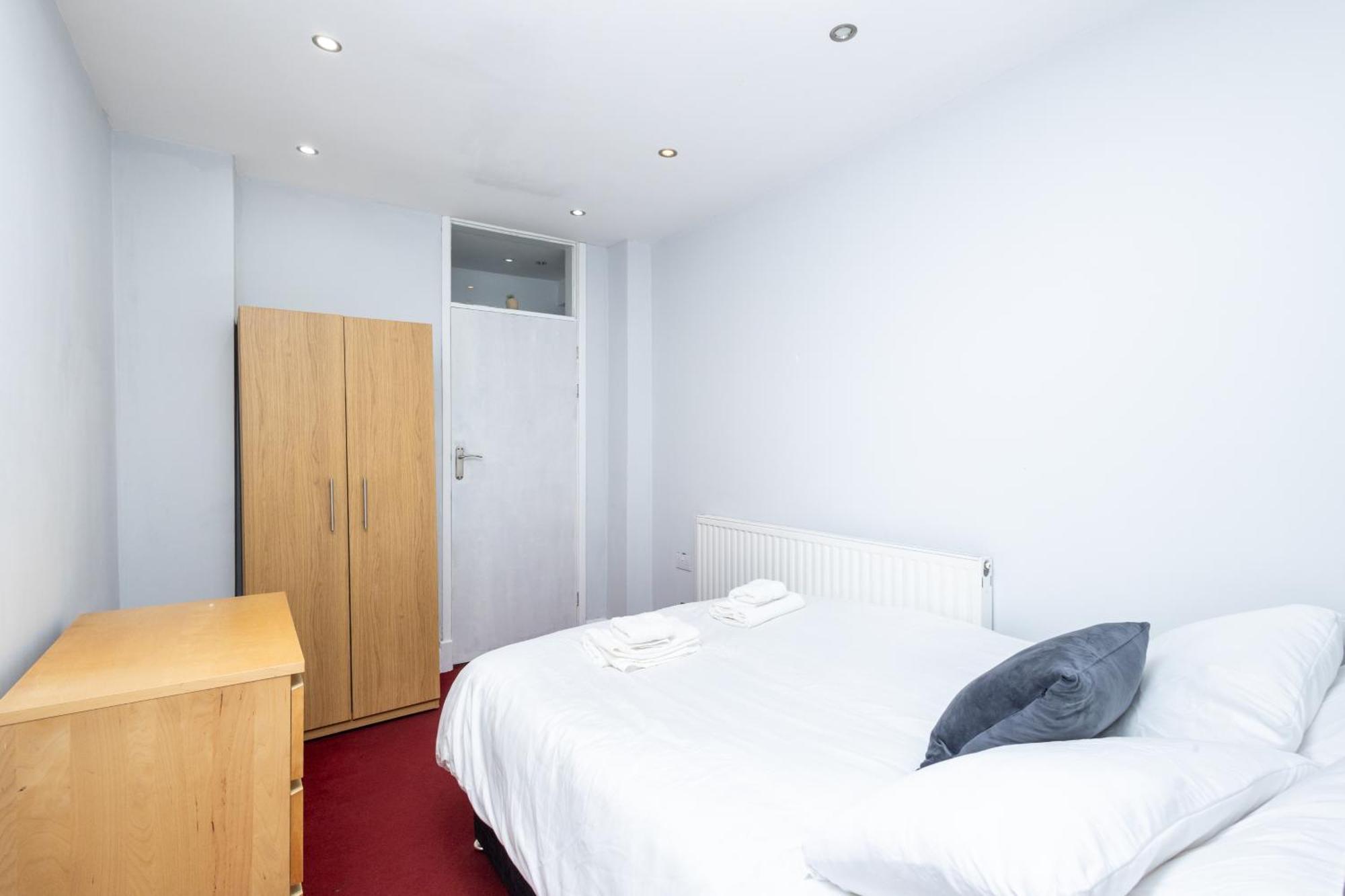 Spacious 3 Bedroom Ground Floor Apartment - 10 Mins From City Centre Leeds  Eksteriør billede